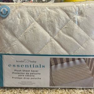 Koala Baby Essentials - Gray Plush Sheet Saver